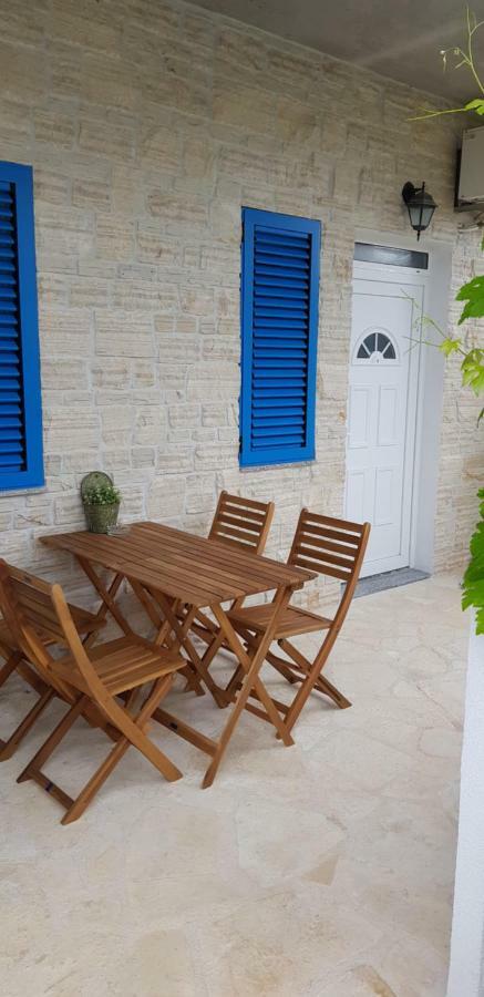 Vila Sentio Mare-Apartments Livaic Zeljko Pirovac Exterior photo